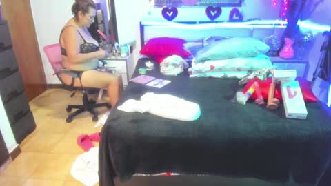 Karen online show from December 3, 3:30 am