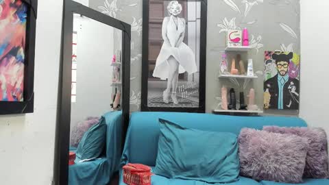 Snapshot of karenbis chatting on January 15, 7:50 pm Karen online show from January 15, 7:50 pm