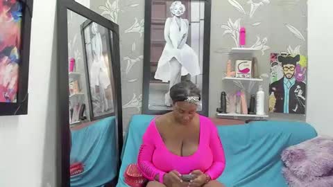 Snapshot of karenbis chatting on February 18, 7:43 pm Karen online show from February 18, 7:43 pm