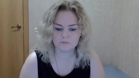 karennelsonx online show from November 24, 8:36 am