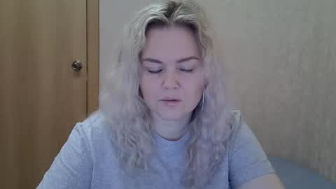 karennelsonx online show from February 8, 11:46 am