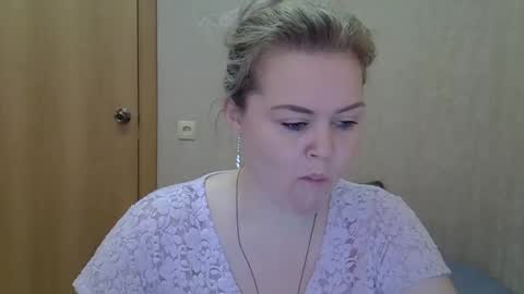 karennelsonx online show from March 25, 9:15 am