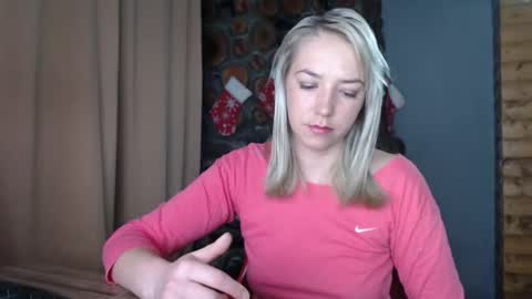 Snapshot of karina_fun chatting on February 12, 3:23 am karina online show from February 12, 3:23 am