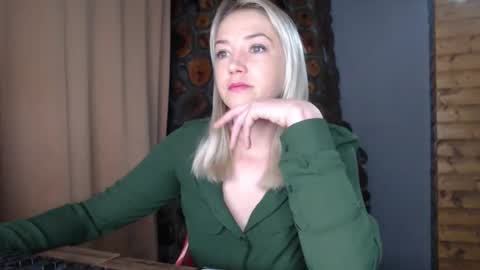 Snapshot of karina_fun chatting on February 17, 3:58 am karina online show from February 17, 3:58 am