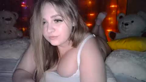 Snapshot of karina_sweet__ chatting on February 10, 10:25 pm Know with me all the joys of sex... online show from February 10, 10:25 pm