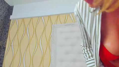 KARISSIA online show from September 22, 5:15 pm