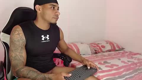 Snapshot of karl_jensennxx chatting on July 6, 3:14 am karl_jensennxx online show from July 6, 3:14 am
