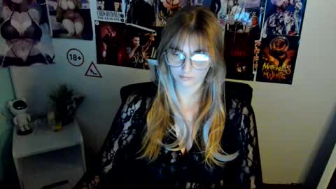 Snapshot of karla_flower chatting on October 16, 12:06 pm Karla online show from October 16, 12:06 pm