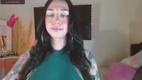 Snapshot of karla_zambrano chatting on January 24, 12:20 am karla online show from January 24, 12:20 am