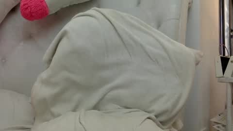 Snapshot of karlagirlfox chatting on February 26, 1:52 pm KARLA A online show from February 26, 1:52 pm