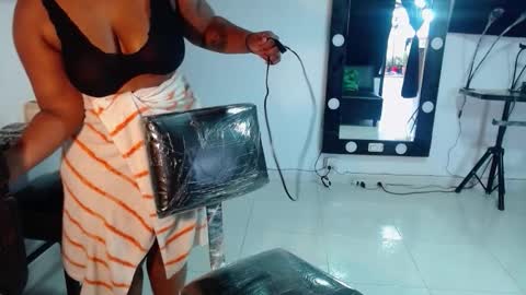 Snapshot of karlaluann chatting on October 21, 11:55 am karlaluann online show from October 21, 11:55 am