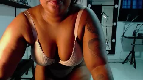 Snapshot of karlaluann chatting on October 31, 11:44 am karlaluann online show from October 31, 11:44 am