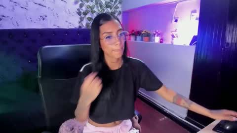 karlaslutskinny__ online show from April 16, 9:37 pm