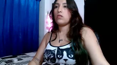 Snapshot of karly_lovex_ chatting on April 25, 2:36 am karly_lovex_ online show from April 25, 2:36 am