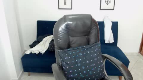 KARLYE online show from December 18, 2:32 am