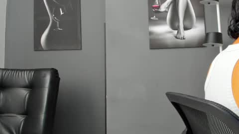   online show from April 11, 4:33 pm