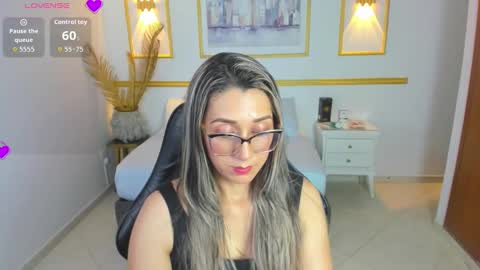 karlyy_ online show from November 21, 7:23 pm