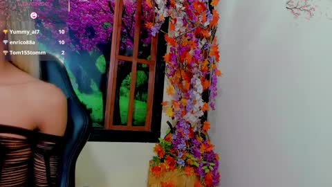 Snapshot of karol_vanessa__ chatting on April 9, 10:31 am karol Vanessa online show from April 9, 10:31 am
