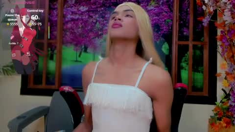 Snapshot of karol_vanessa__ chatting on April 18, 11:14 am karol Vanessa online show from April 18, 11:14 am
