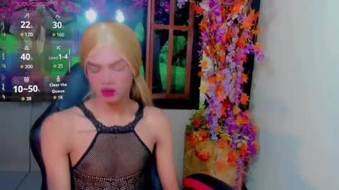 Snapshot of karol_vanessa__ chatting on April 25, 1:41 pm karol Vanessa online show from April 25, 1:41 pm