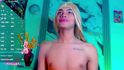 Snapshot of karol_vanessa__ chatting on May 27, 11:29 am karol Vanessa online show from May 27, 11:29 am