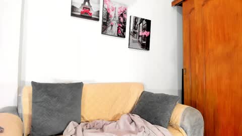 karol_w10 online show from April 2, 12:14 pm