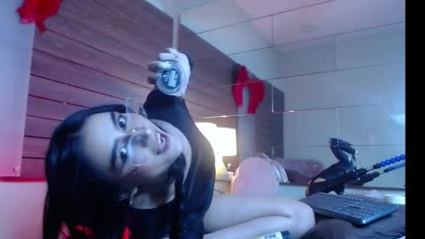 Snapshot of karol_yesenia chatting on October 16, 7:04 pm karol_yesenia online show from October 16, 7:04 pm