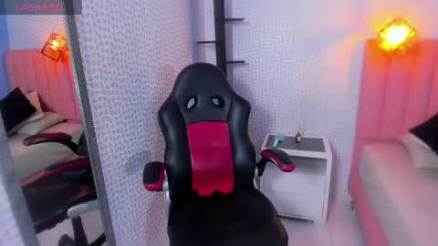 karolagrey online show from April 16, 12:50 pm