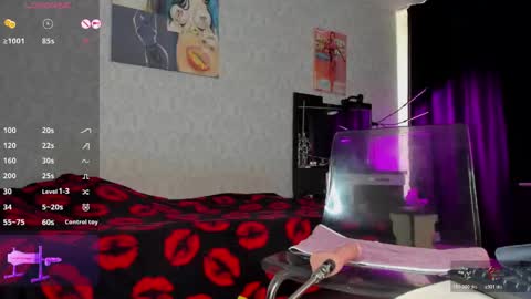 Snapshot of karolinaaa_hot chatting on June 10, 1:17 am karolinaaa_hot online show from June 10, 1:17 am