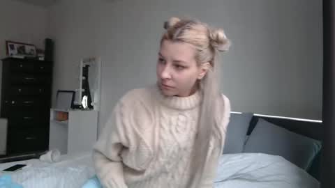 Snapshot of karolinas777x chatting on February 20, 11:09 am Karolinas777x online show from February 20, 11:09 am