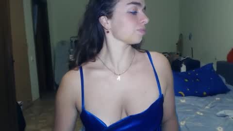 Snapshot of karolinasweet chatting on December 17, 7:26 pm Mila online show from December 17, 7:26 pm