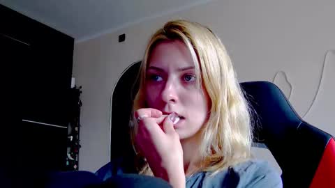 karoline121 online show from October 1, 8:09 am