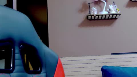 karoline121 online show from December 18, 9:43 pm