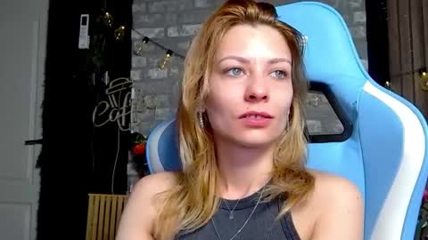 karoline121 online show from March 4, 10:38 pm