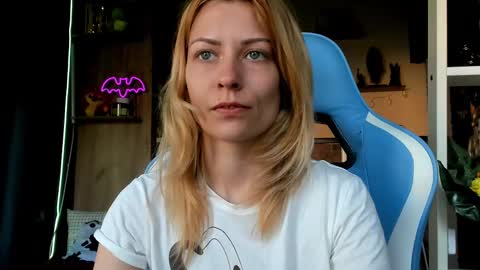 karoline121 online show from March 24, 5:45 am