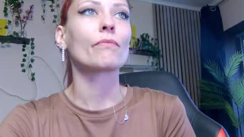 karoline121 online show from April 2, 3:53 pm