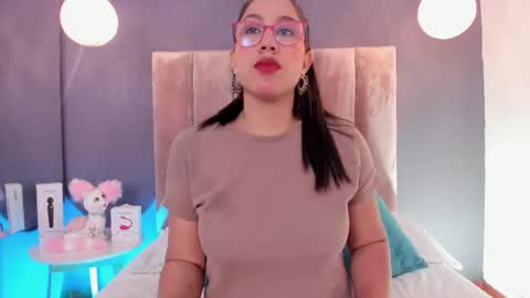 Snapshot of karoline21_ chatting on September 16, 12:17 pm Karoline online show from September 16, 12:17 pm