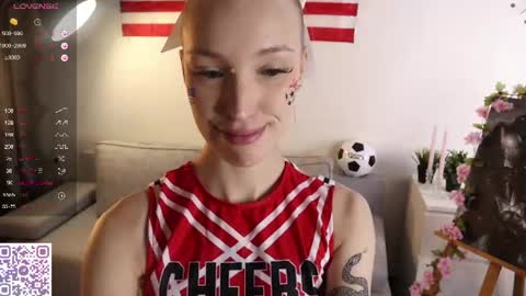 Snapshot of karoline__whitee chatting on June 30, 10:44 pm Karoline online show from June 30, 10:44 pm