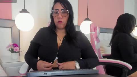 karolwest_ online show from November 6, 1:12 pm
