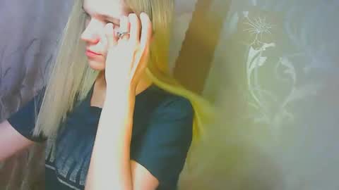 Snapshot of karolynafox chatting on September 10, 10:15 am Caroline Fox online show from September 10, 10:15 am