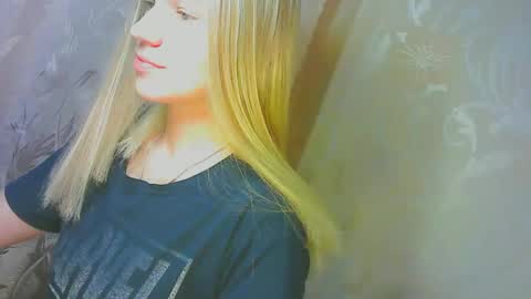 Snapshot of karolynafox chatting on September 21, 8:38 am Caroline Fox online show from September 21, 8:38 am