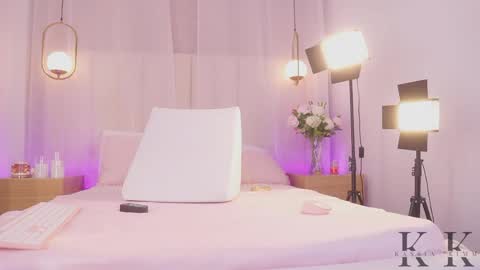 Snapshot of kassia_kim chatting on April 8, 6:02 am Kassia online show from April 8, 6:02 am