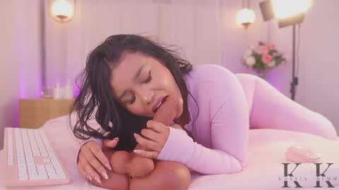 Snapshot of kassia_kim chatting on April 9, 6:19 am Kassia online show from April 9, 6:19 am