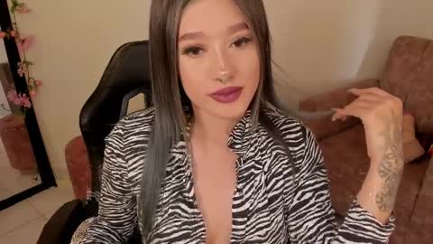 Alicia online show from April 7, 9:48 pm