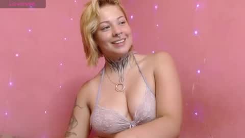 Snapshot of kat_cirice18 chatting on February 15, 2:55 pm kat_cirice18 online show from February 15, 2:55 pm
