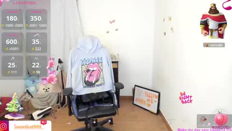 Snapshot of kat_ly_chan chatting on December 1, 10:43 pm Kat online show from December 1, 10:43 pm