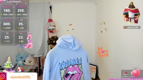 Snapshot of kat_ly_chan chatting on December 24, 8:27 pm Kat online show from December 24, 8:27 pm