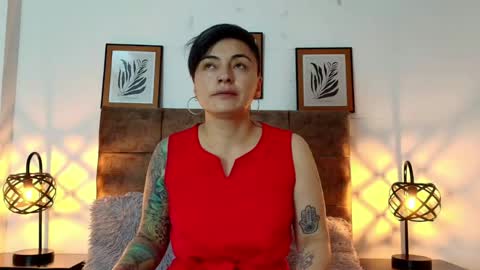 Snapshot of kat_paradisse chatting on May 20, 12:11 pm kat paradisse online show from May 20, 12:11 pm