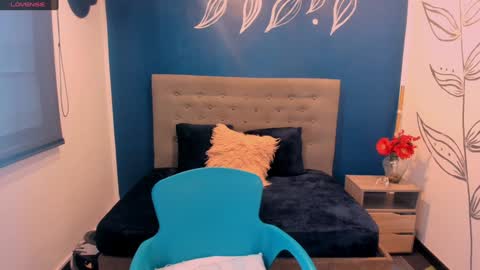 K A T A  H O O T online show from December 4, 7:56 pm