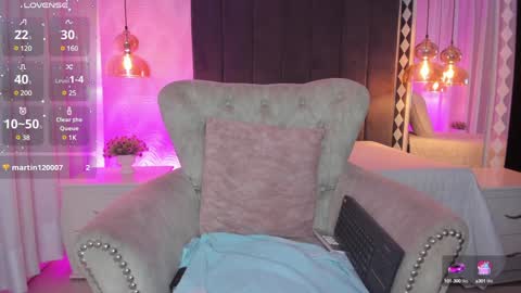 Snapshot of kataliina_18 chatting on December 9, 3:00 pm Kat online show from December 9, 3:00 pm